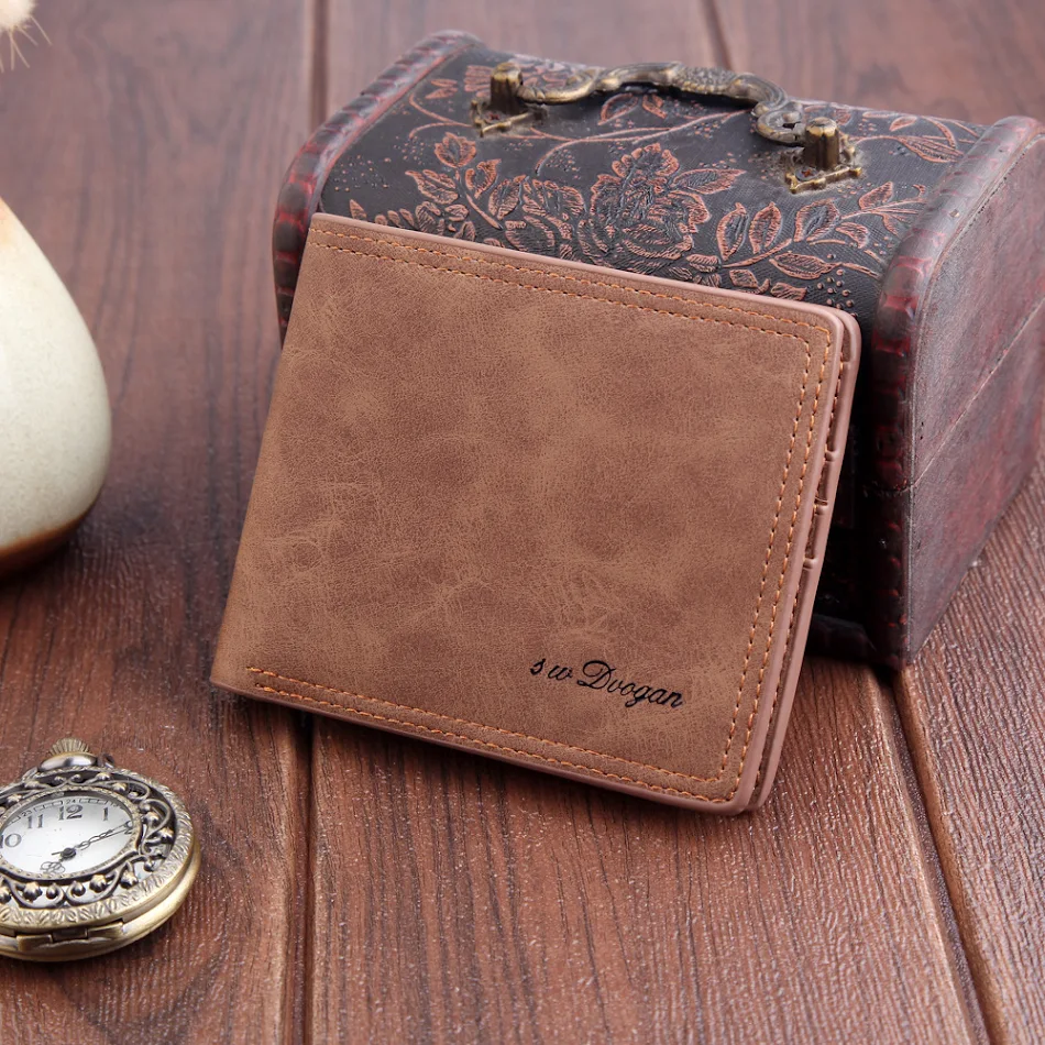 Herren Geldbörse, schlichtes Design, dünn, kurz, aus weichem Retro-Leder. Stilvolle, praktische Geldbörse für den Alltag, kompakt und bequem.