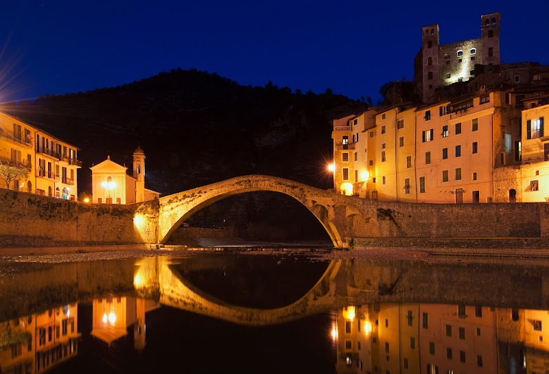 " Come allo specchio "  Dolceacqua - Im. di Giancarlo Lava