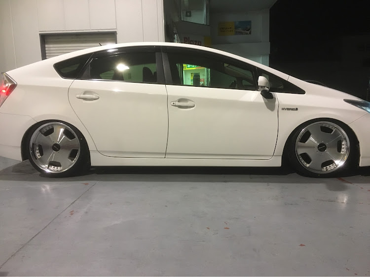 プリウスのしょーごさんが投稿したカスタム事例の投稿画像1枚目