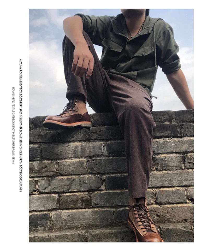 Bottines homme en cuir de vachette contrasté, style utilitaire tendance. Confort et durabilité pour un look moderne, idéales pour toutes occasions.
