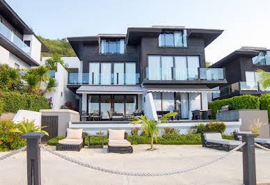 Villa with pool and terrace 3