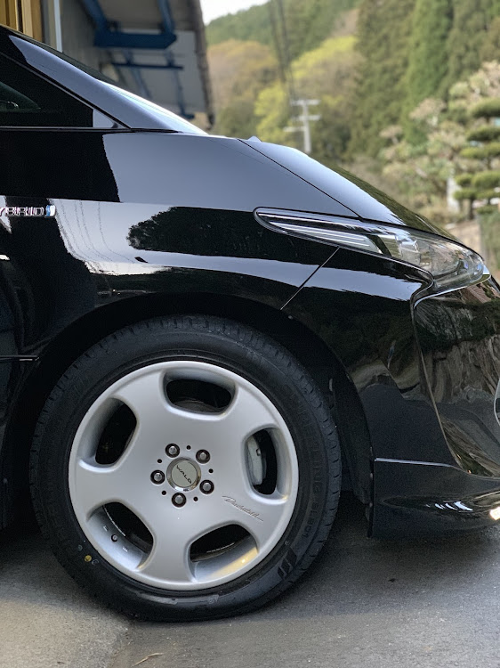 エスティマのタイヤ交換・洗車・WALD・アライメント調整・黒は手入れが難しい😭に関するカスタム事例の投稿画像2枚目