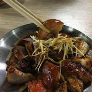 矮仔財滷肉飯