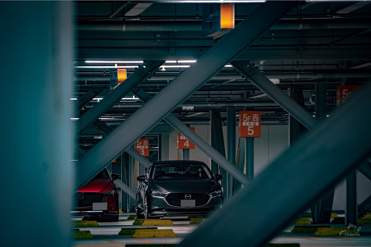 MAZDA3の立体駐車場は盛れる・撮影会・イオンモール・3が3台・ソウルレッドに関するカスタム事例の投稿画像13枚目