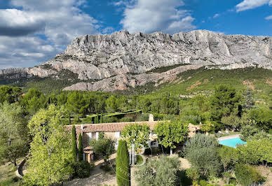 Maison avec piscine et jardin 13