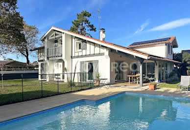 Maison avec piscine et terrasse 7