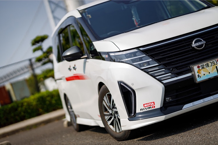 セレナの瀬戸大橋・#NISSAN・SERENA・覆面パトカー？に関するカスタム事例の投稿画像1枚目