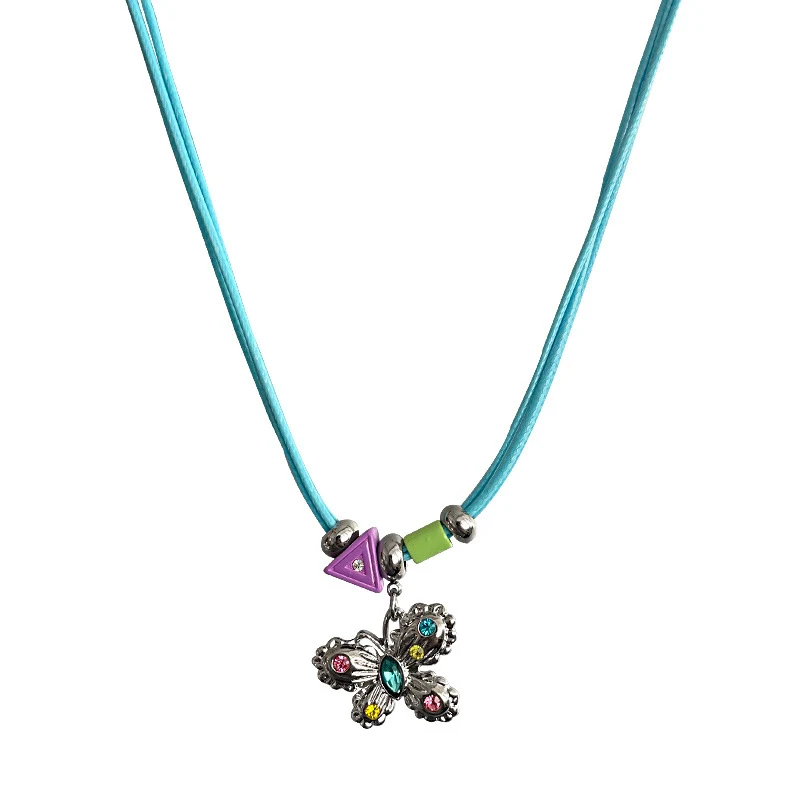 Collier papillon avec cristaux colorés et doux pour femmes, léger et luxueux, style hip hop Ins, parfait pour un look tendance et unique.