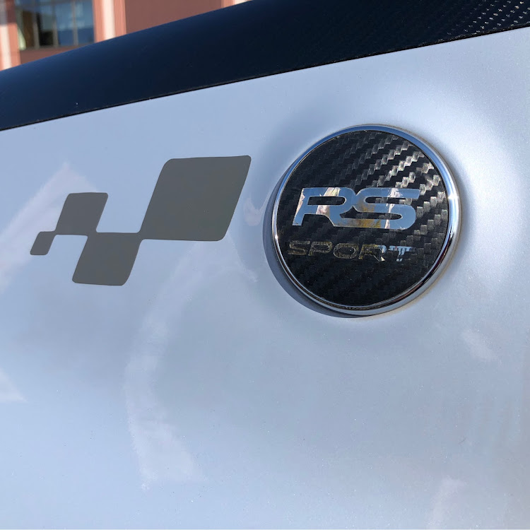 ウインドのエンブレム自作・DIY・エンブレム交換に関するカスタム事例の投稿画像1枚目