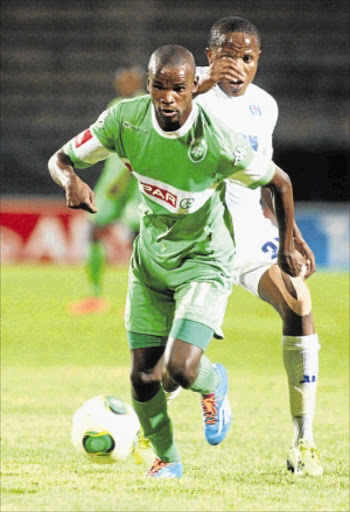 SCORER: AmaZulu striker Ayanda Dlamini is challenged by SuperSport United midfielder Lebogang Manyama during their Premiership match at Lucas Moripe Stadium in Atteridgeville, Pretoria, on Tuesday night. PHOTO: ANTONIO MUCHAVE