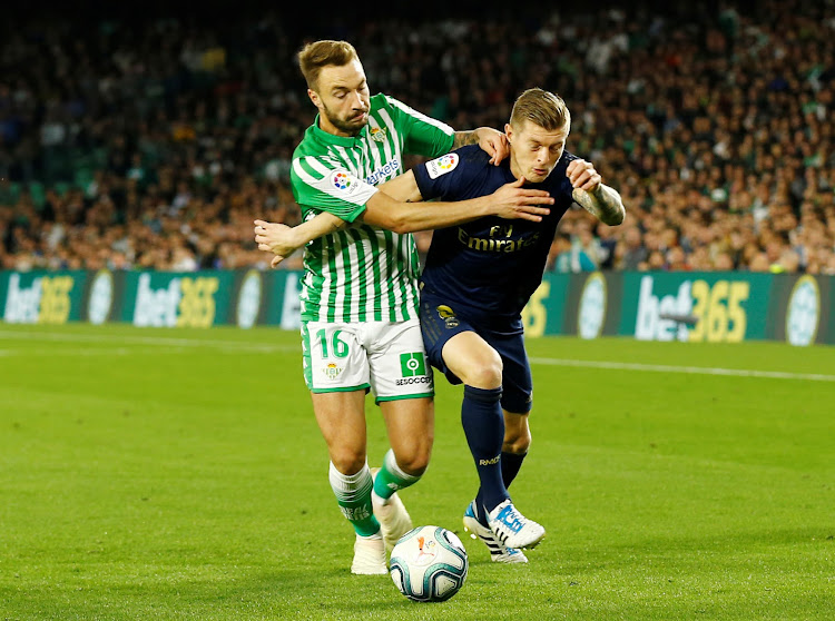 Real Madrid's Toni Kroos in action with Real Betis' Loren