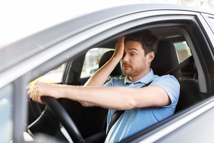 Feeling drowsy while you are behind the wheel? We tell you how to deal with this.