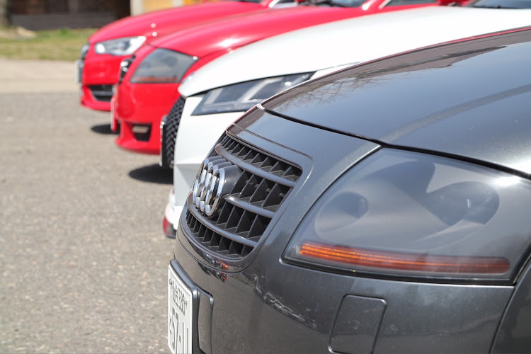 TT クーペの仲のいい繋がりは大事にしたい・愛車の横顔・お題に乗っかってみた・ドライブ・オフ会に関するカスタム事例の投稿画像1枚目
