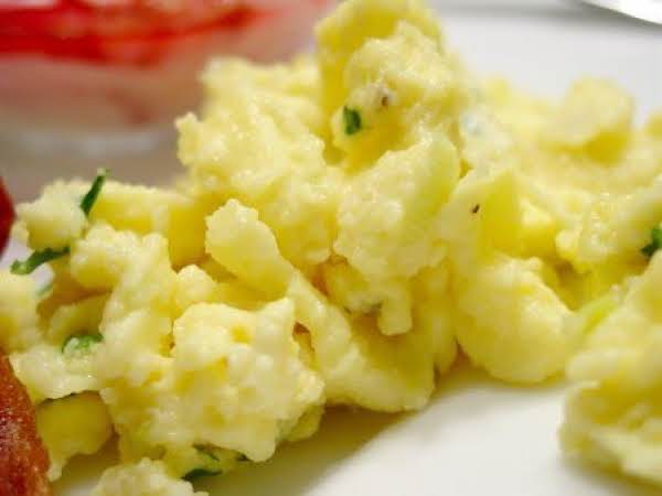 Cream Cheese and Scallion Scrambled Eggs_image