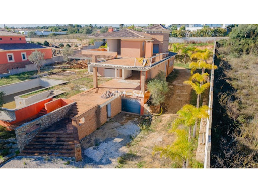 House with pool and terrace 3