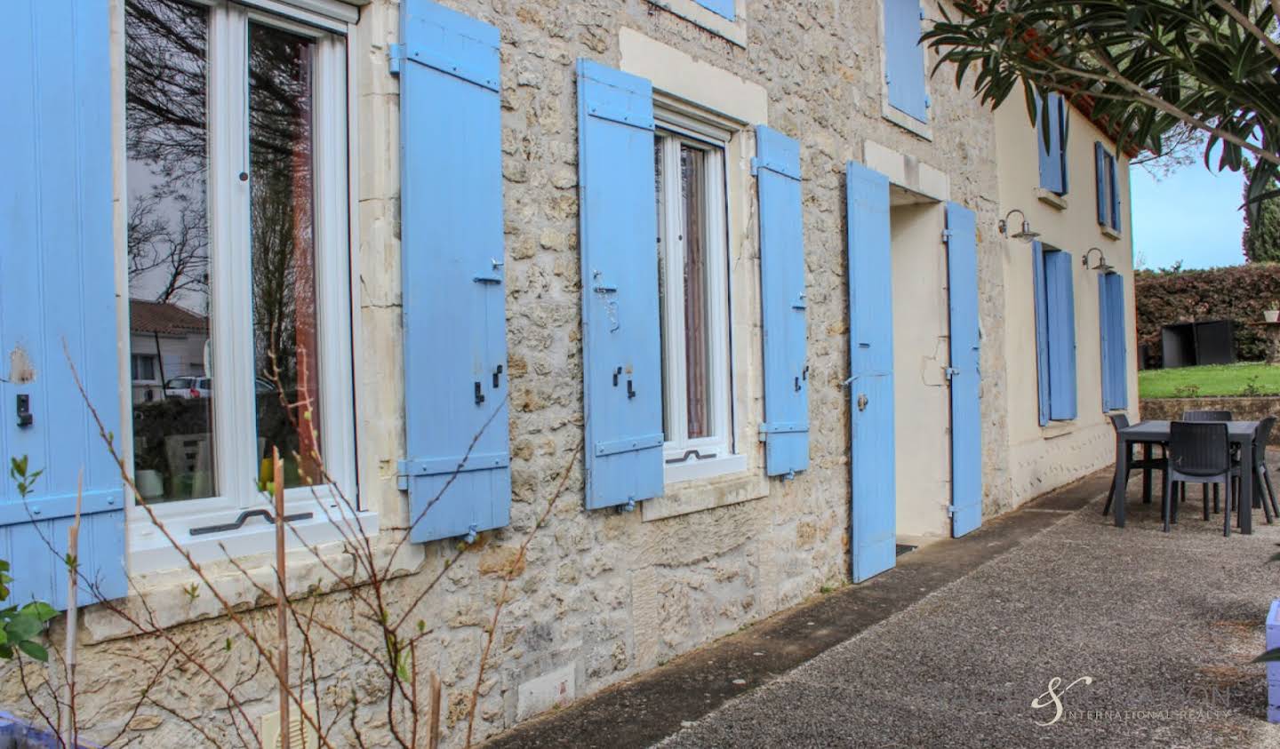 Maison avec terrasse Saintes