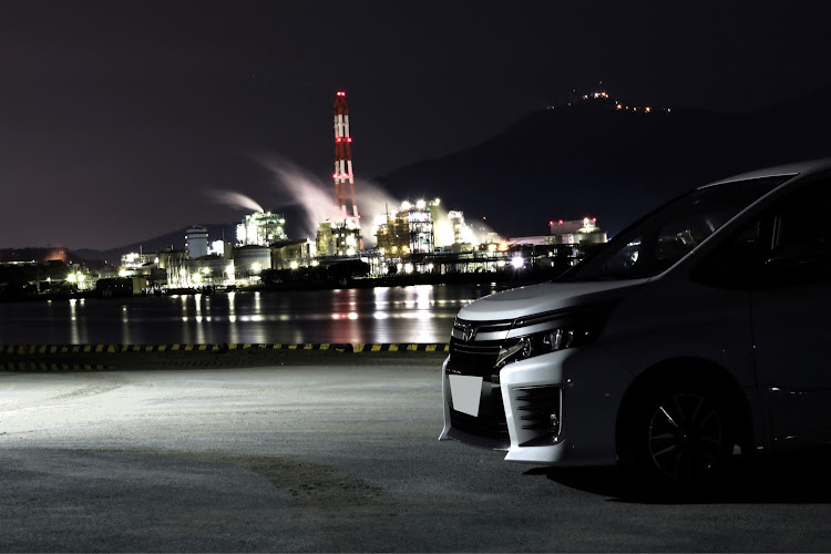 ヴォクシーのキャノン一眼レフ・工場夜景に関するカスタム事例の投稿画像4枚目