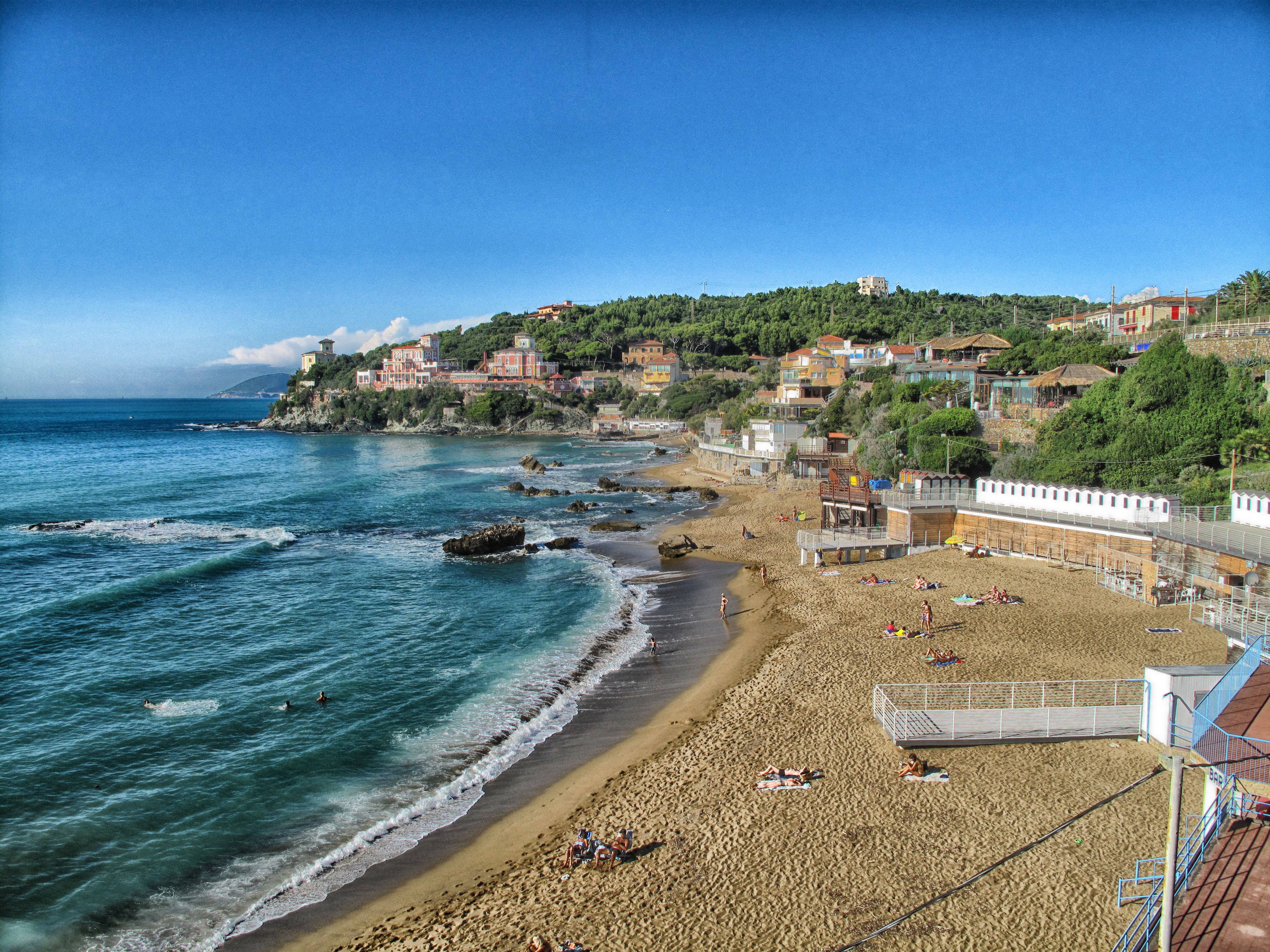 Il mare di un soleggiato inizio autunno. di sangiopanza