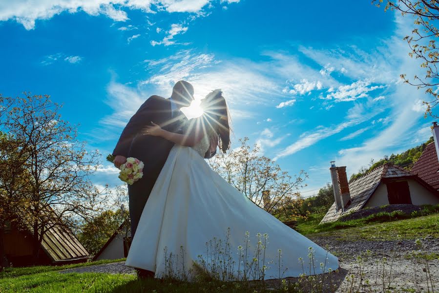 結婚式の写真家Katarína Komžíková (komzikova)。2016 4月28日の写真