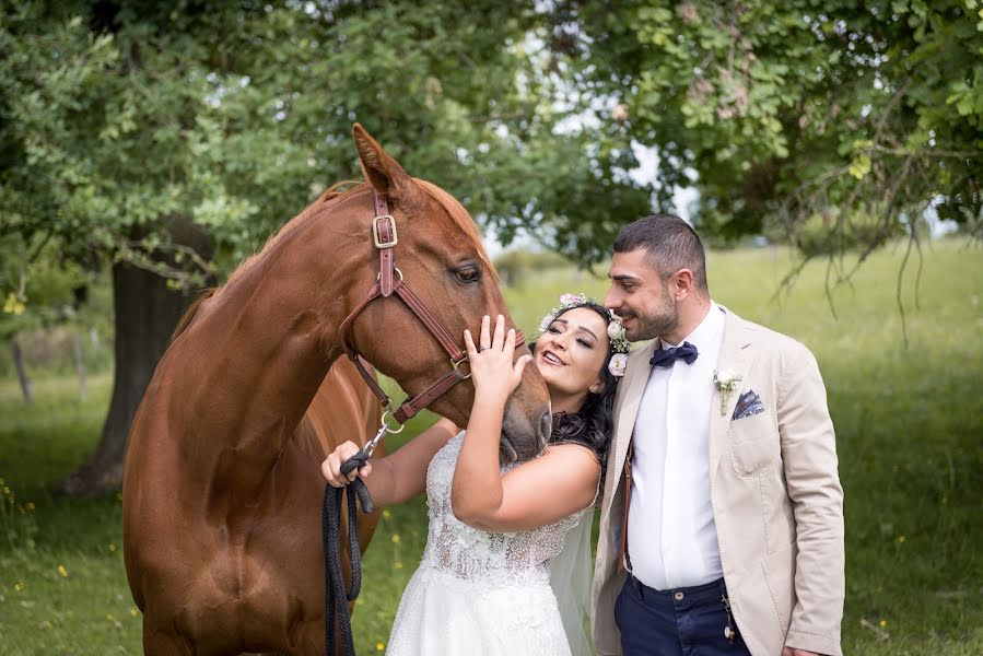 結婚式の写真家Olivier Liska (oliska)。2019 4月3日の写真