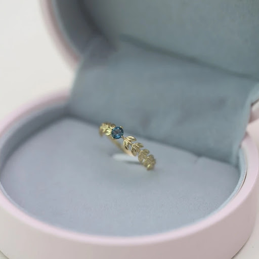 Title 1, 925 Silver Fashion Leaf Ring for women, a styli...