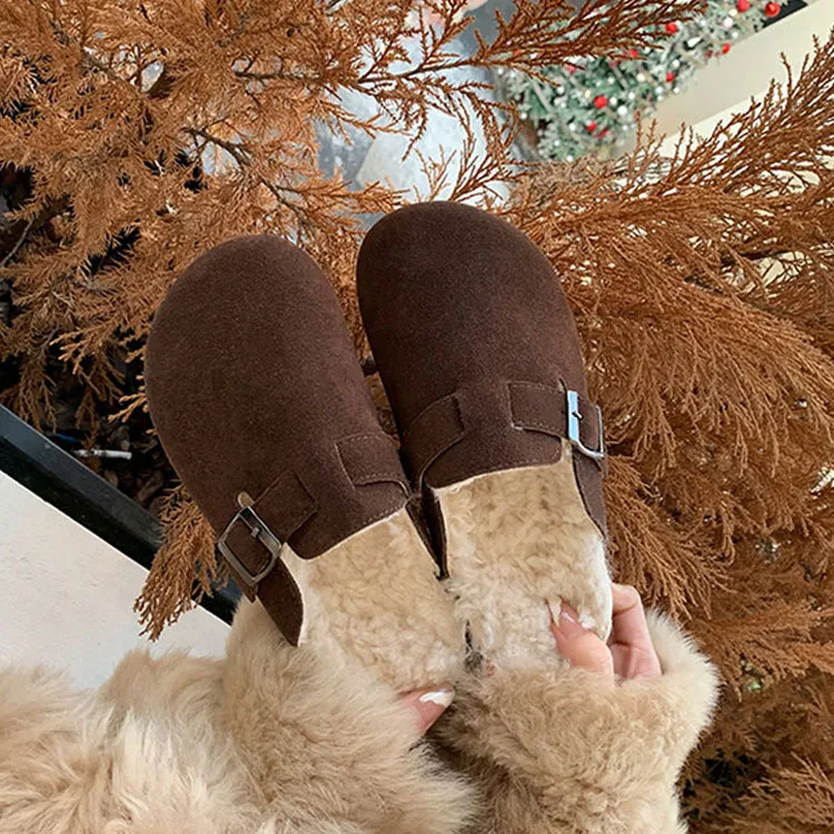 Hakiki dana derisi süet yuvarlak burunlu vintage düz taban ayakkabı, yumuşak tabanlı ve rahat, zamansız şıklık sunar.