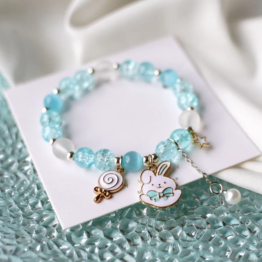 Bracciale da donna con colori misti e temperamento letterario, un accessorio elegante che valorizza il tuo stile unico e la tua personalità.