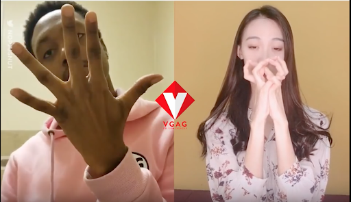 Cấp độ 10000 (phải) của Dele Challenge
