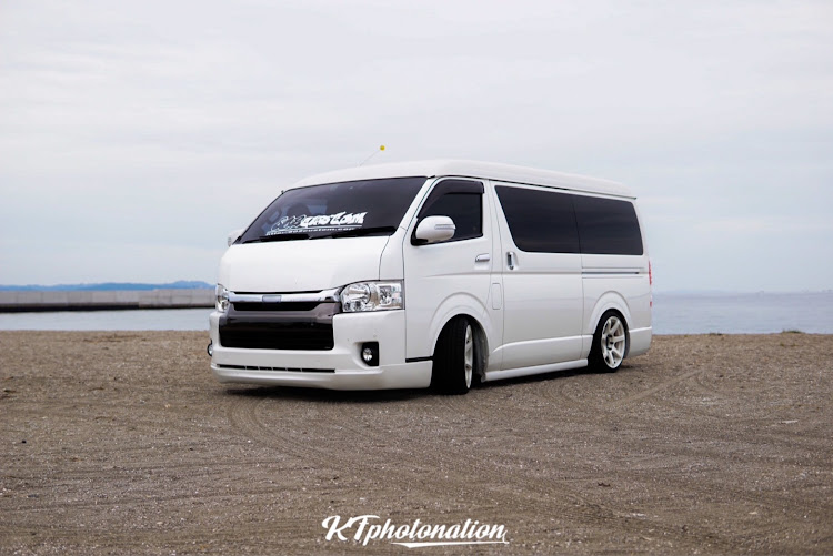 ハイエースバンの夏っぽい写真展・ハイエース・海と愛車・海とコラボ・ハイエースカスタムに関するカスタム事例の投稿画像4枚目