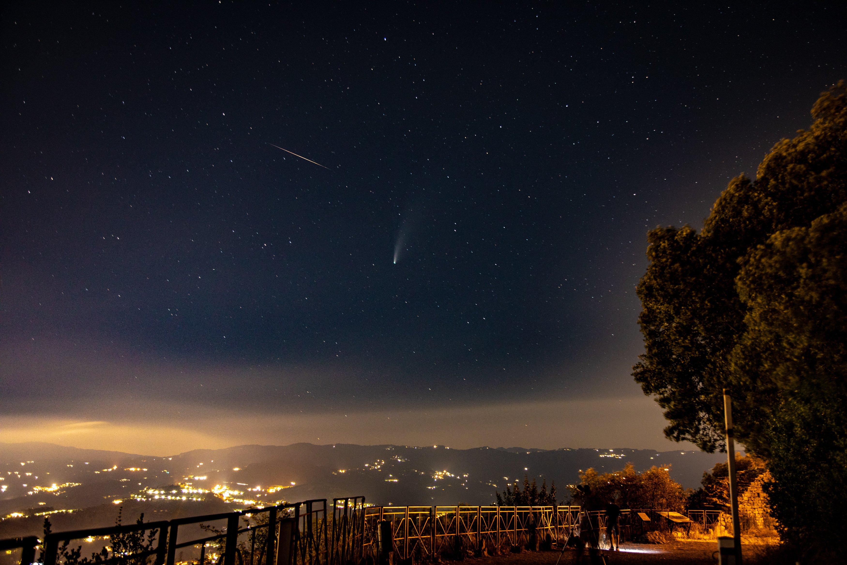 La cometa Neowise e l'asteroide di ciocla