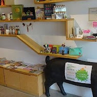 Piglet friendly cafe彼克蕾友善咖啡館