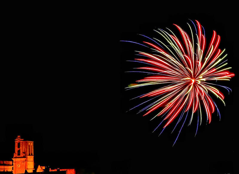 Fuochi d’artificio illuminano cattedrale  di Capirizzo