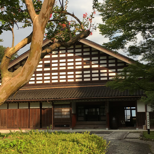 富山市民俗民芸村陶芸館