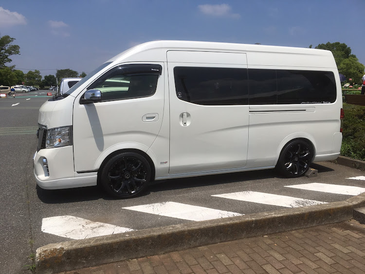 NV350キャラバンのワイドワゴン・車中泊 自作ベッド・FDX F6 レイズ Rays・ボディーライン Body Lineに関するカスタム事例の投稿画像6枚目