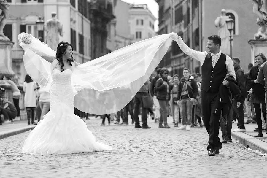 Wedding photographer Paolo Giovannini (annabellafoto). Photo of 11 April 2015