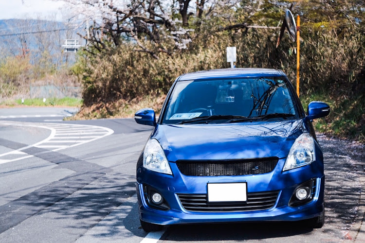 スイフトRSのスイフト・zc72s・桜と愛車・愛車撮影に関するカスタム事例の投稿画像1枚目