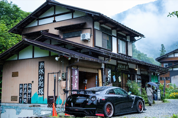 NISSAN GT-Rの白川郷・お休み処柊(ひいらぎ)・天生峠・team kuhl'sに関するカスタム事例の投稿画像4枚目