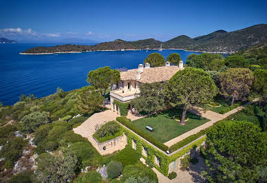 Villa with pool and garden 5