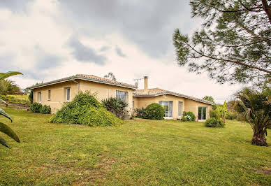 House with pool and terrace 3