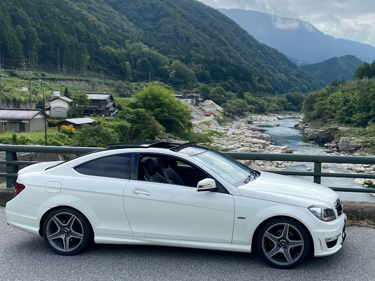 Cクラス クーペの愛車の好きな角度に関するカスタム事例の投稿画像3枚目