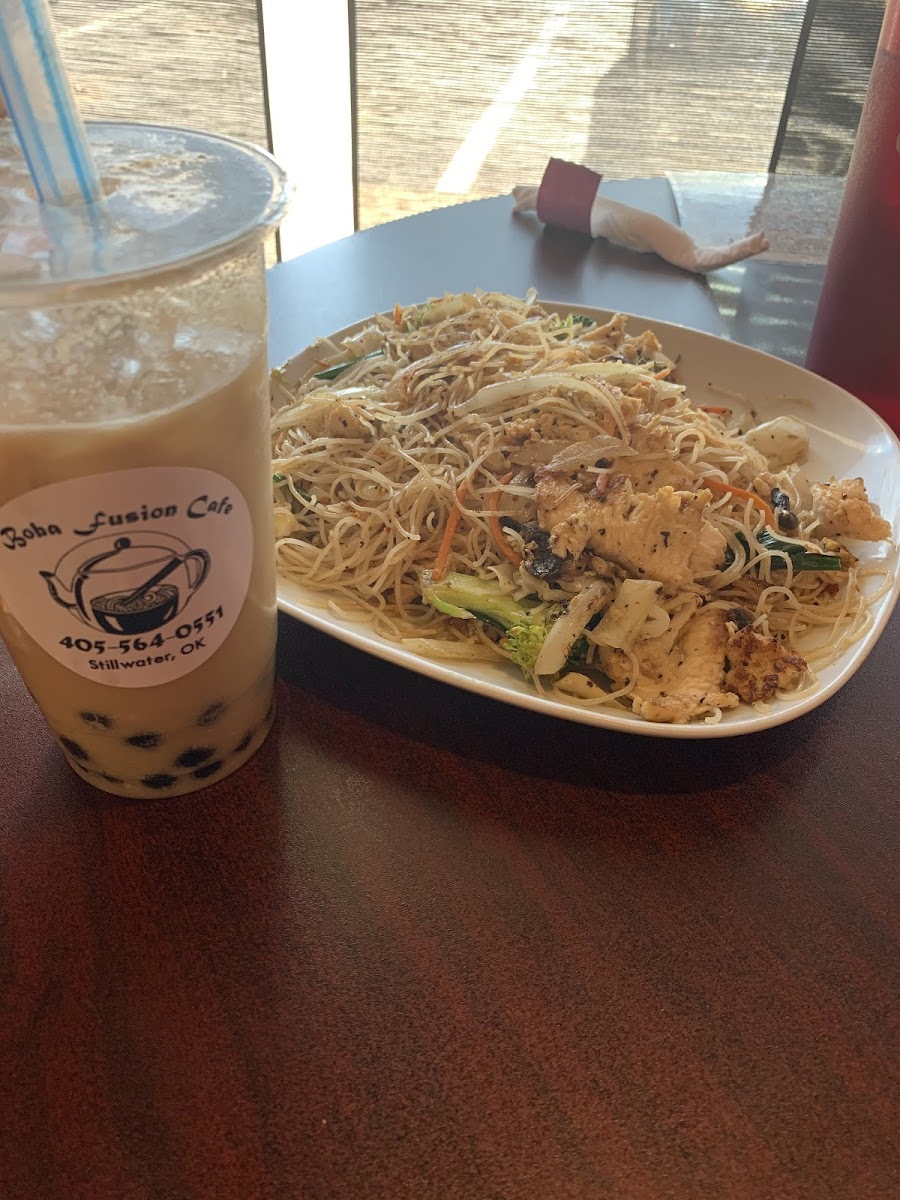 Gluten-free Stir fried rice noodles and boba tea