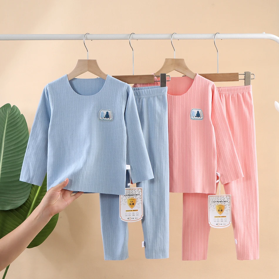 Conjunto de Ropa Interior Sin Huesos y Esmerilada para Niños, ideal para el alivio de la fiebre. Comodidad y cuidado para tu hijo.