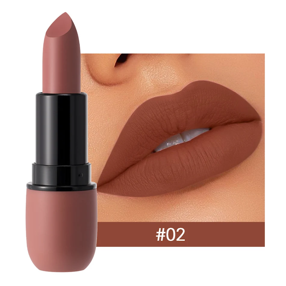 Wasserfester matter Lippenstift für verführerische Lippen. Langanhaltende Farbe und samtweiches Gefühl. Perfekt für den ganzen Tag.
