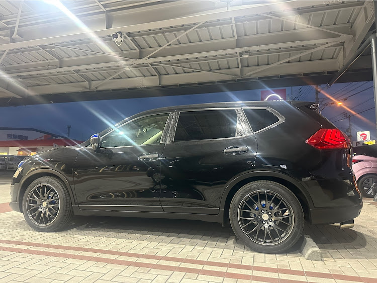 エクストレイルの３回目の車検・ウィンカートラブルでバタバタ😅・ブレーキパッド交換・ブレーキローター交換・Ks-SPEED ミルドディンプルローターに関するカスタム事例の投稿画像1枚目