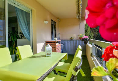 Appartement avec terrasse et piscine 17