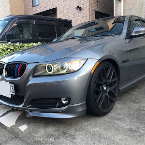 320i