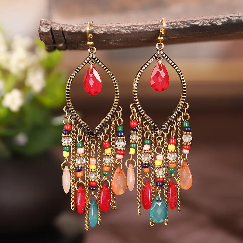 Boucles d'oreilles chaîne bohème vintage goutte d'eau. Élégantes et légères, ces boucles d'oreilles ajoutent une touche bohème à votre tenue.