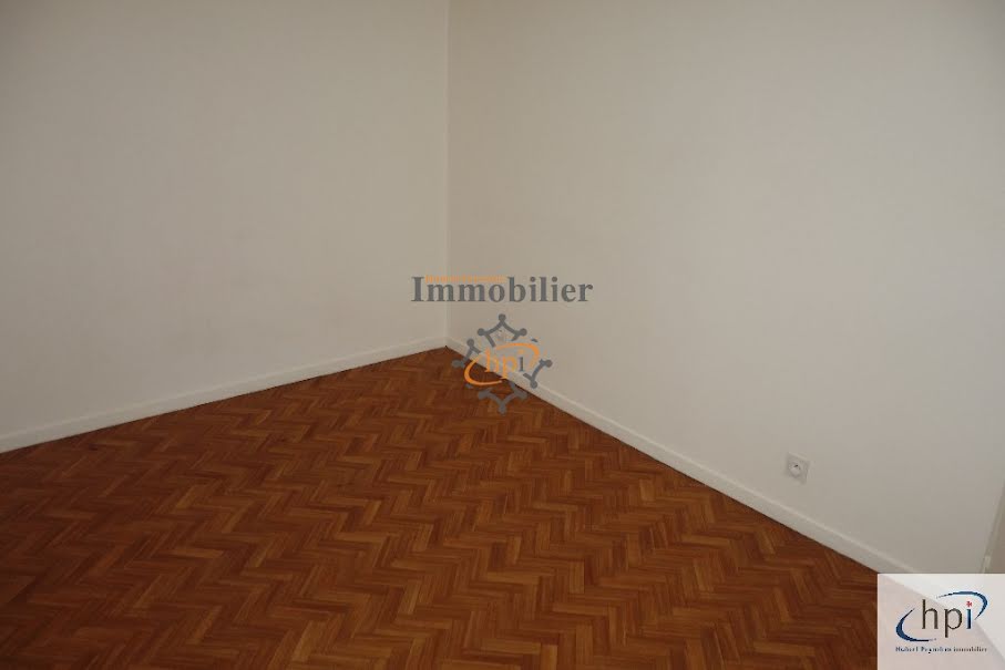 Location  appartement 2 pièces 31 m² à Saint-Affrique (12400), 347 €