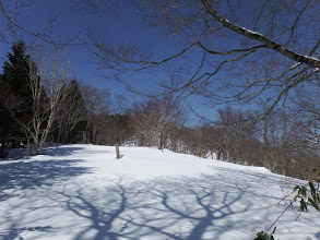 稜線に乗る（前方が山頂）