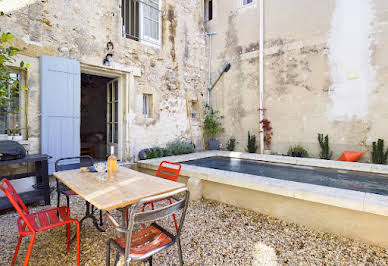 Maison avec piscine et terrasse 1